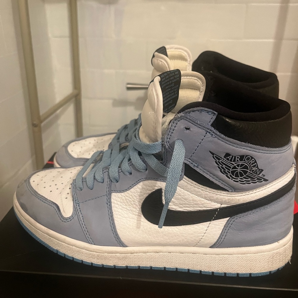 jordan 1 uncs
size 9
used
